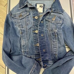 So size medium 8 Jean jacket good condition
